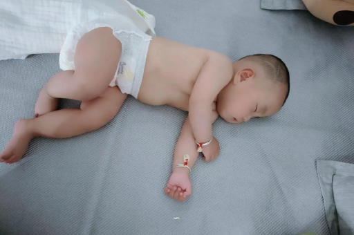 阿里宝宝肠胀气的症状